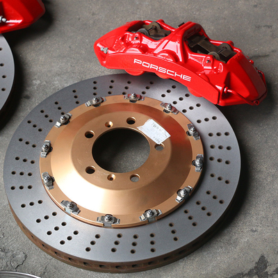 Porsche-Bremssättel-Upgrades auf GT6 6 POT Red Caliper verbessern die Bremsleistung