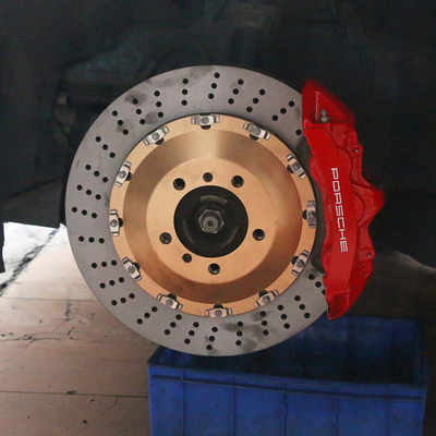 Porsche-Bremssättel-Upgrades auf GT6 6 POT Red Caliper verbessern die Bremsleistung